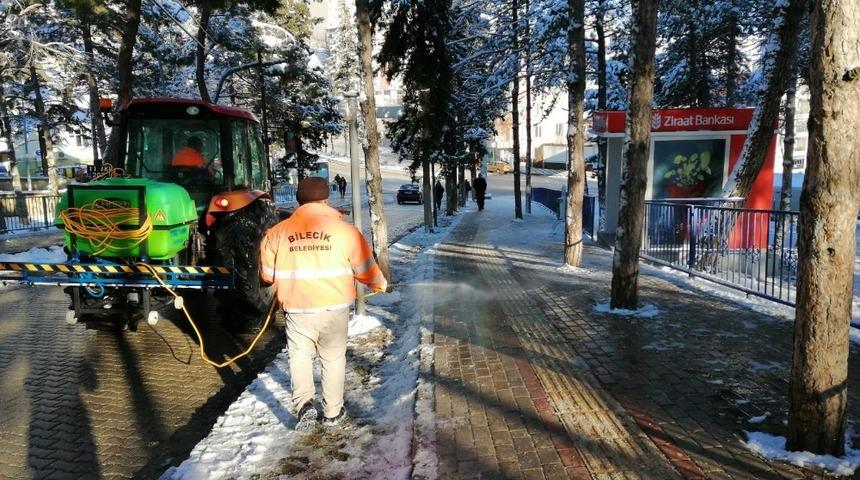 Karlı ve buzlu yollar buz &ccedil;&ouml;z&uuml;c&uuml; sol&uuml;syon maddesi ile a&ccedil;ıyor