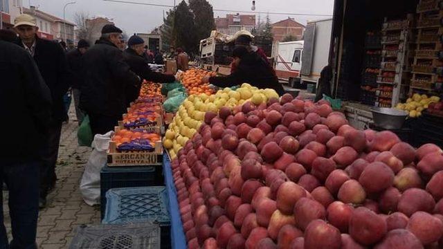 Aşırı kar yağışı Aslanapa’da sebze  ve meyve fiyatlarına yansıdı