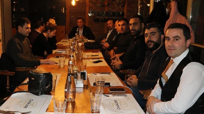 Chakless, Gazeteciler G&uuml;n&uuml;&rsquo;n&uuml; kutladı