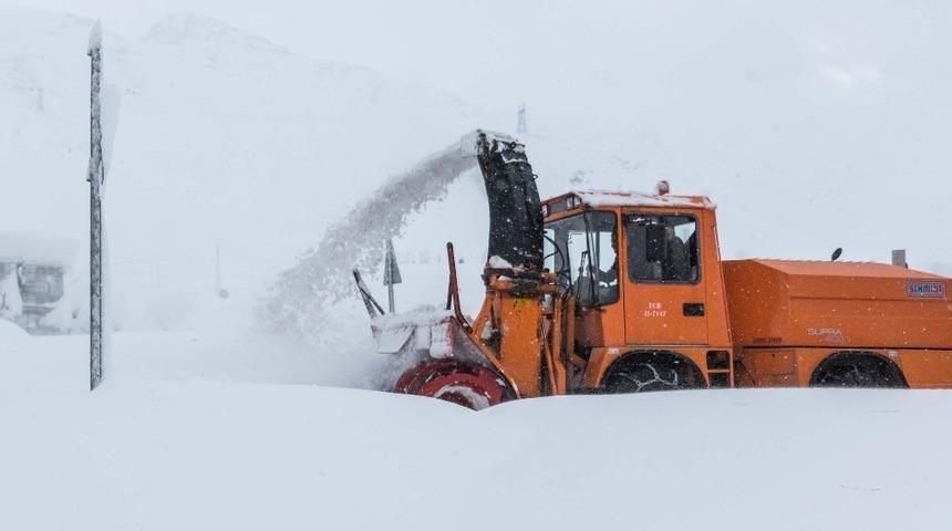 Bitlis İl &Ouml;zel İdaresi 7/24 karla m&uuml;cadele ediyor