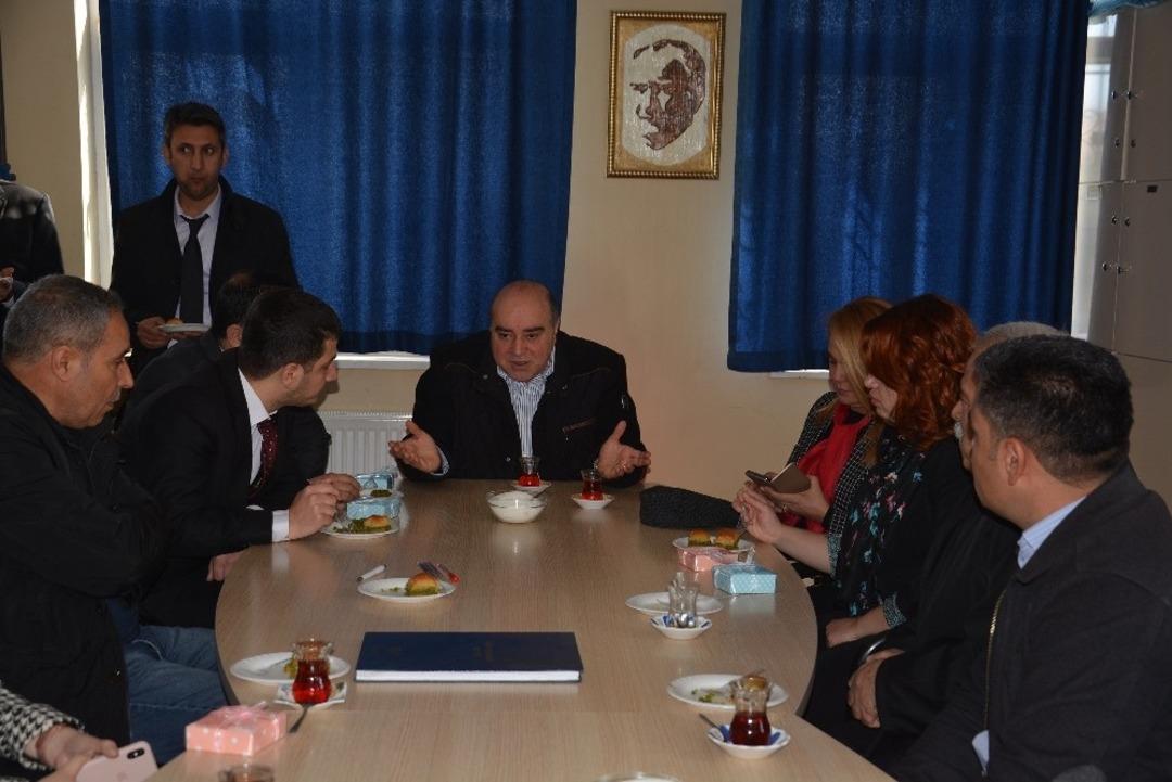 H&uuml;seyin Mirkelam&rsquo;dan &ouml;ğrencilere karne hediyesi