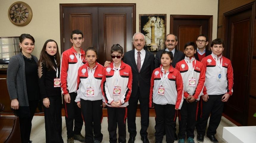 &Ouml;zel &ouml;ğrencilerden Başkan G&uuml;l&rsquo;e ziyaret