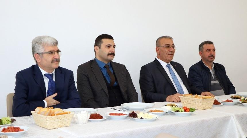 Gen&ccedil;lik ve Spor İl M&uuml;d&uuml;r&uuml; Parlak gazetecilerle bir araya geldi