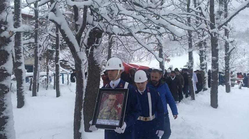 İzmir&rsquo;de hayatını kaybeden asker toprağa verildi