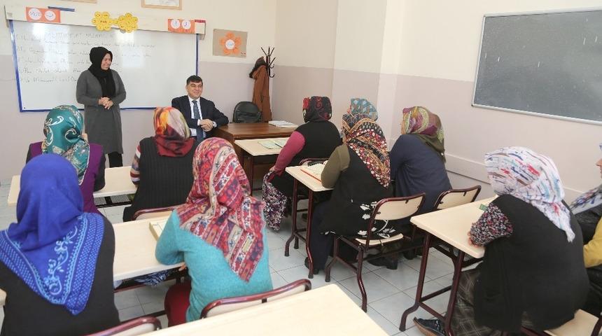 Fadıloğlu, yetim ve aileleriyle buluştu