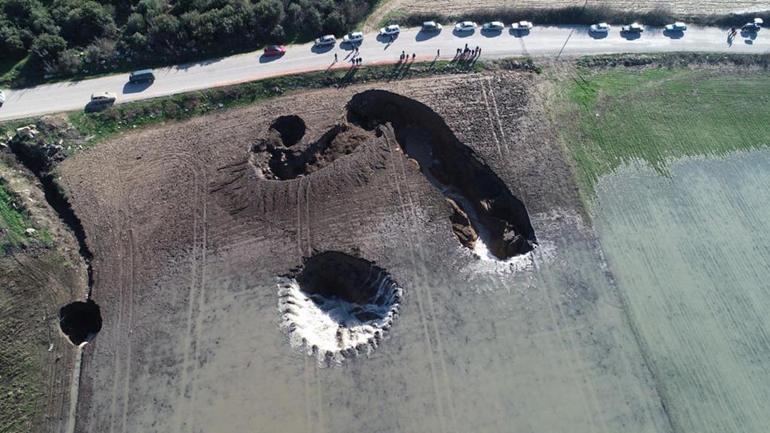 Menderes&rsquo;te rekor yağış sonrası d&uuml;den oluştu