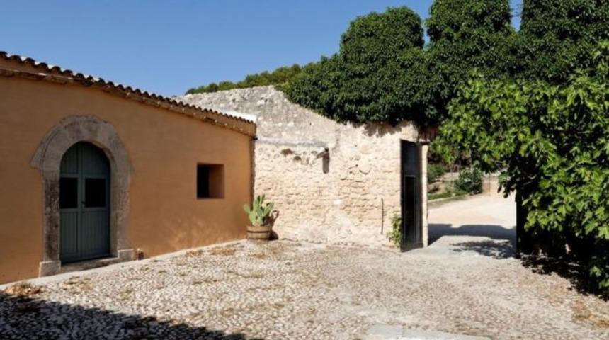 'İtalya'nın en g&uuml;zel beldesi'nde evler 1 euro&rsquo;ya satılık