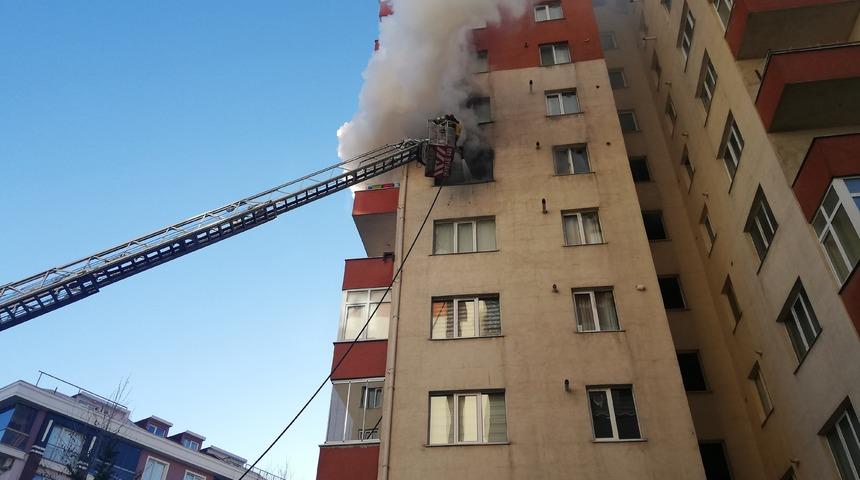 İstanbul Beylikdüzü'nde 11 katlı binada yangın paniği