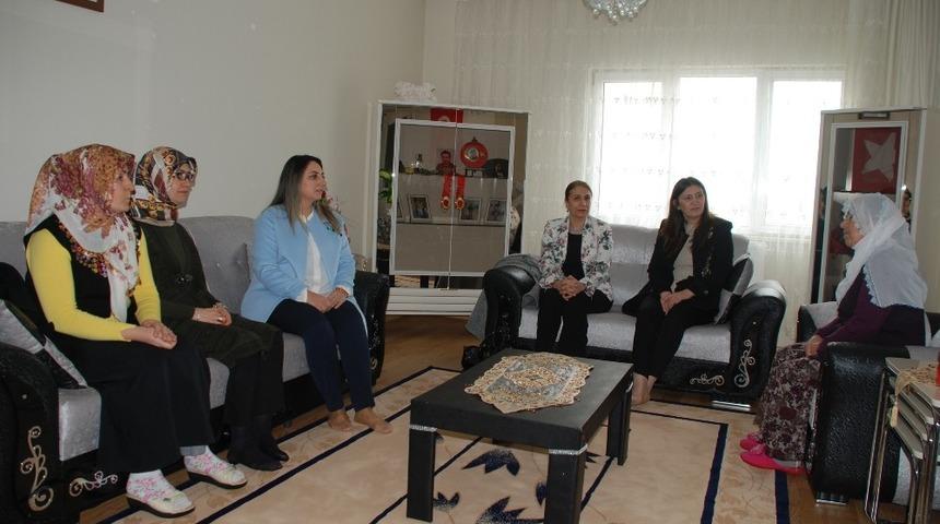 Vali Pekmez&rsquo;in eşi Yeşim Pekmez şehit aileleri ile bir araya geldi