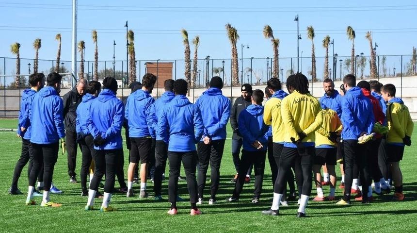 Lider Aliağaspor FK, devreyi K&uuml;tahya ile a&ccedil;ıyor