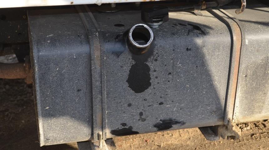 Hırsızların hedefi ak&uuml; ve mazot oldu