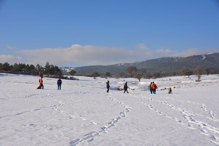 Uşak'ta kayıp yaşlı adamı arama çalışmaları G5