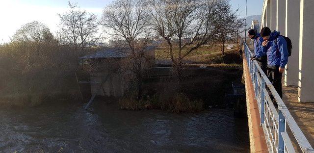 JAK timi Büyük Menderes Nehri’ne düşen şahsı arıyor