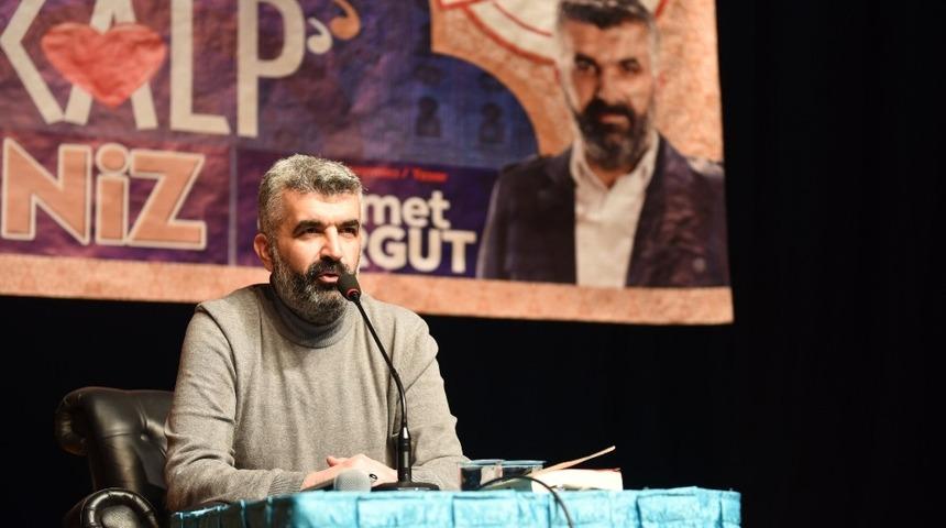 Çorumlu hayranları ile buluşan yazar Turgut: "Kalp aklın, sevginin ve vicdanın meşrebidir"