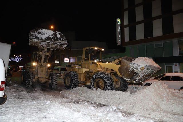 Nevşehir’de kar temizleme çalışmaları devam ediyor