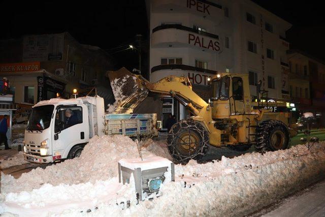 Nevşehir’de kar temizleme çalışmaları devam ediyor