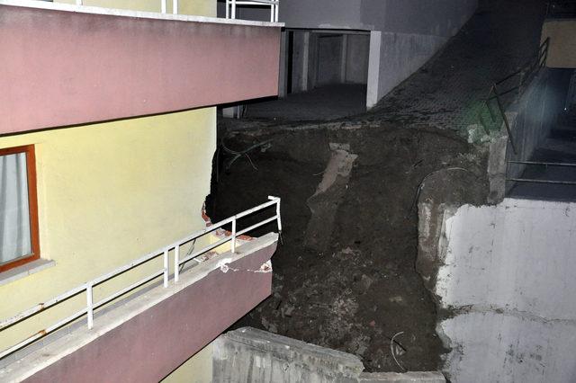 Ankara'da toprak kayması nedeniyle iki apartman tahliye edildi