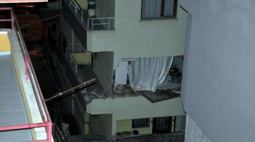 Ankara'da toprak kayması nedeniyle iki apartman tahliye edildi