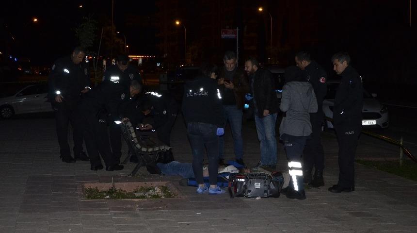 Adana&rsquo;da 1 kişi kaldırımda &ouml;l&uuml; bulundu