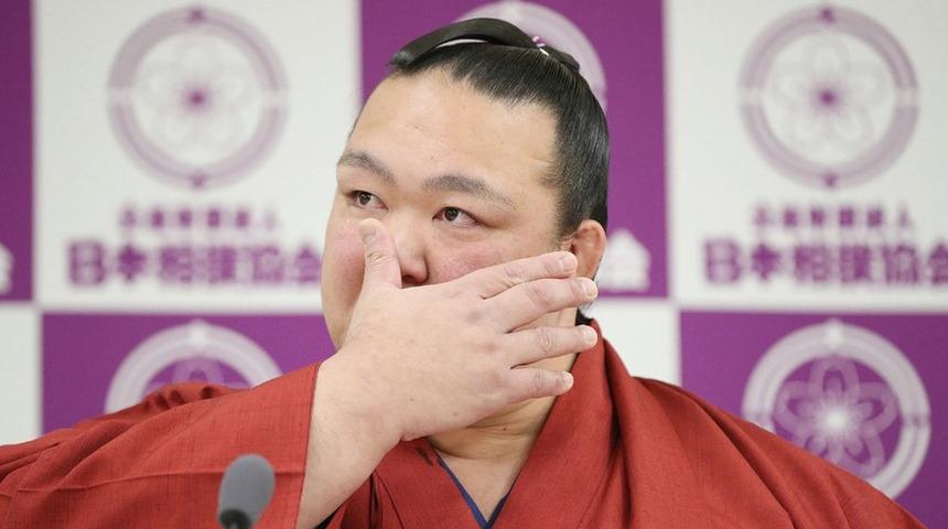 Japonya'nın son b&uuml;y&uuml;k şampiyonu Kisenosota'dan g&ouml;z&uuml; yaşlı veda