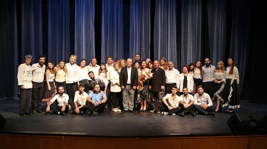 Efeler hafta sonu tiyatroya doyacak