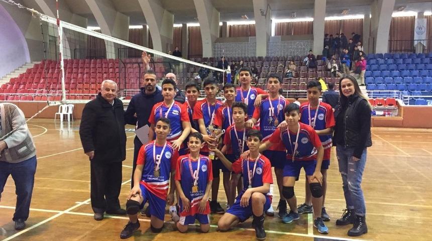S&ouml;ke Sazlı Ortaokulu&rsquo;ndan voleybolda il birincisi oldu