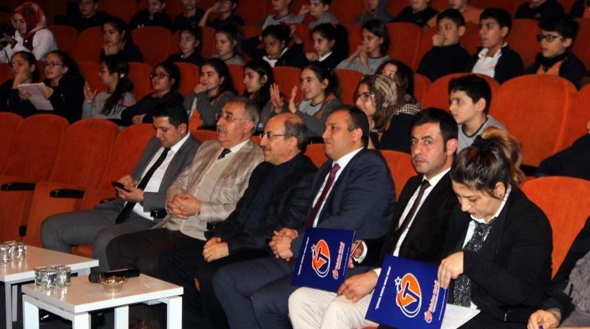 Tekden öğrencileri güzel konuşmak için yarıştı