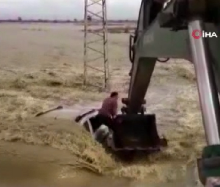 Korku dolu anlar!  Sel sularından böyle kurtuldular G3