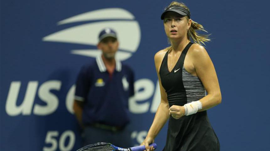 Maria Sharapova son şampiyon Wozniacki'yi eledi