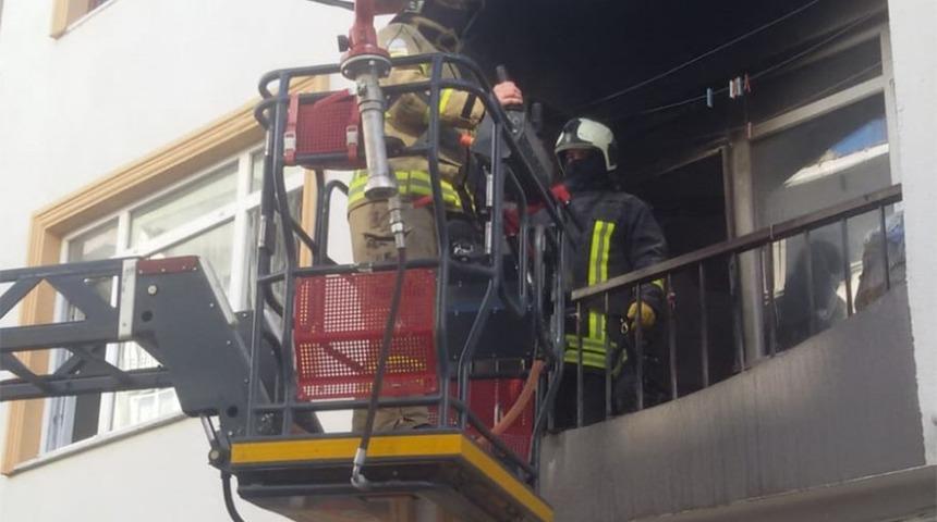 -Balkona bırakılan kova apartmanı yakıyordu