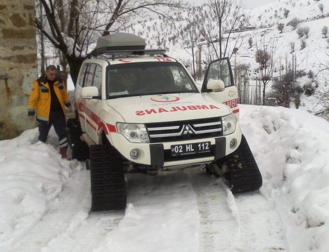 Sincik ilçesinde sağlık ekipleri kar kış dinlemiyor