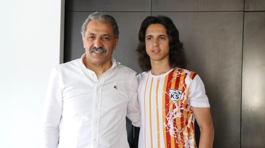 Kayserispor 7 Akademi oyuncusu ile profesyonel s&ouml;zleşme imzaladı