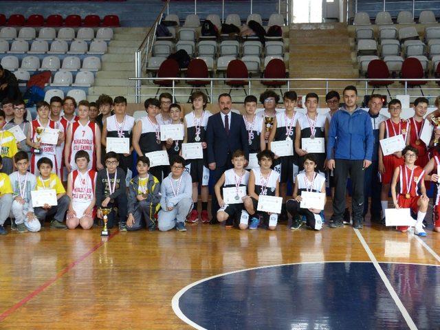 Basketbol Yıldızlar Kız-Erkek İl Birinciliği müsabakaları sona erdi