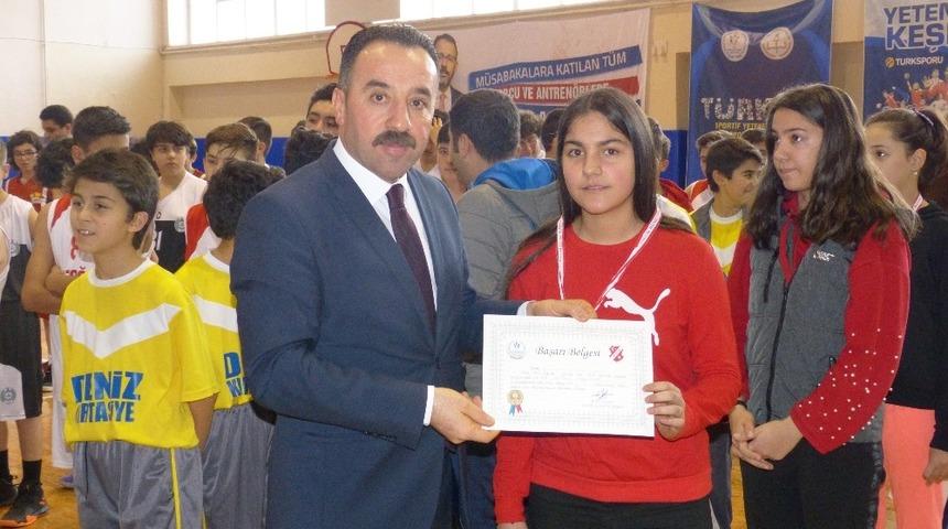 Basketbol Yıldızlar Kız-Erkek İl Birinciliği m&uuml;sabakaları sona erdi