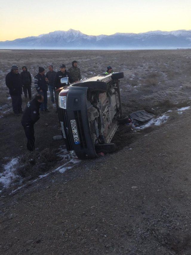 Araç içerisinde sıkışan sürücünün imdadına itfaiye yetişti