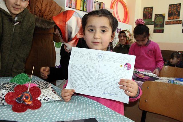 Yozgat’ta 74 bin 882 öğrenci karne heyecanı yaşadı