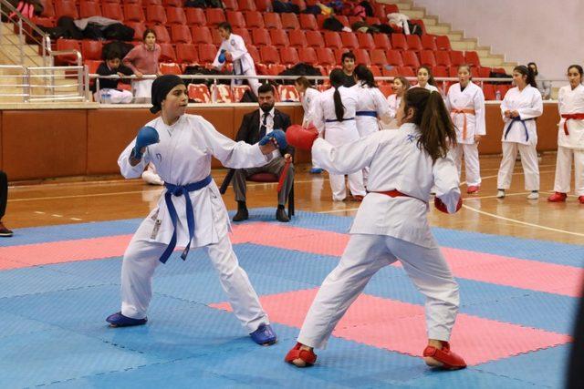 Aydın’da karate il birinciliği müsabakaları gerçekleştirildi