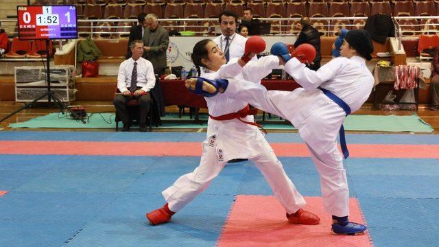Aydın’da karate il birinciliği müsabakaları gerçekleştirildi