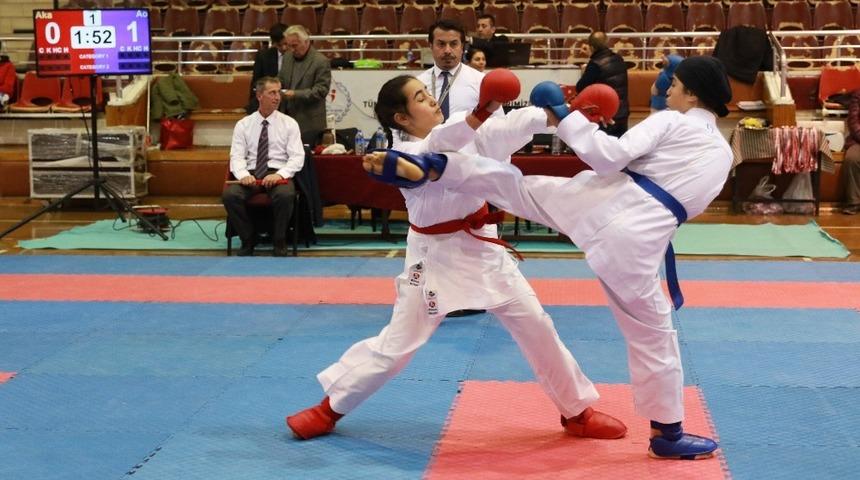 Aydın&rsquo;da karate il birinciliği m&uuml;sabakaları ger&ccedil;ekleştirildi
