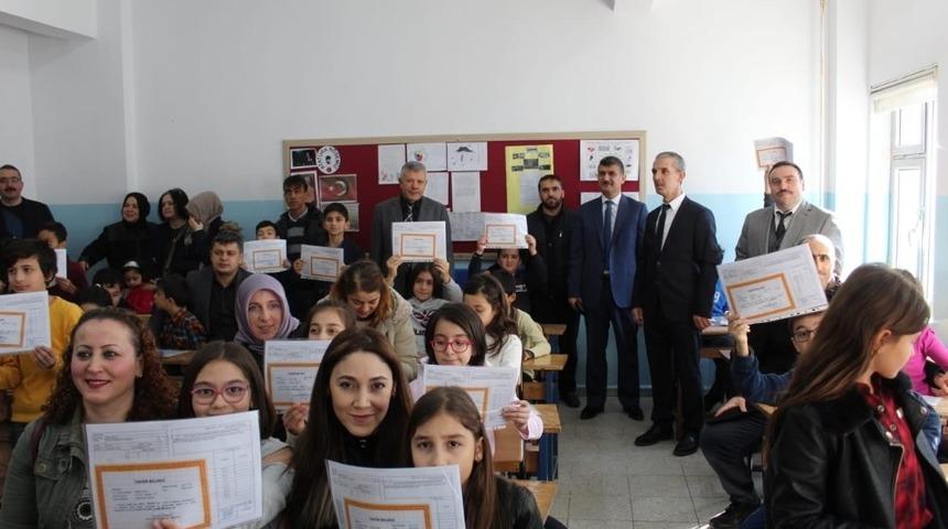 &Ouml;ğrencilerin karne heyecanı