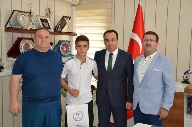 Milli sporcu Erdal, İl Müdürü Yıldız ile bir araya geldi