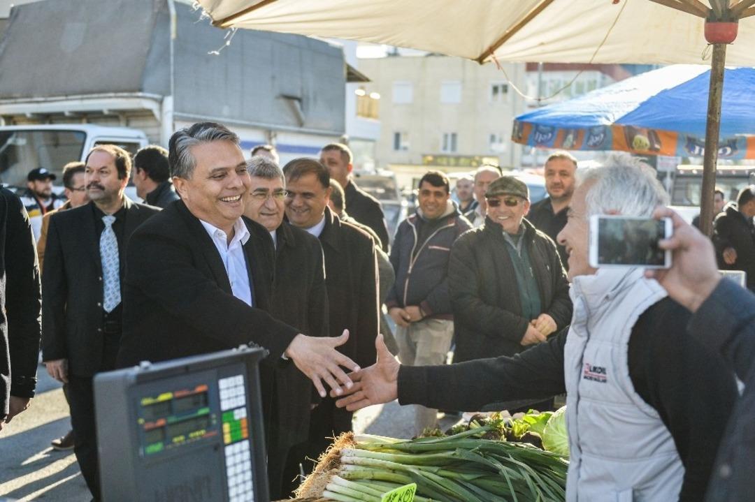Başkan Uysal G&uuml;zeloba Pazarı&rsquo;nda