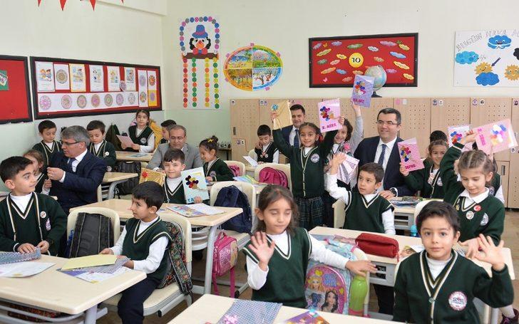 Vali Okay Memiş, öğrencilerden tatilde bolca eğlenerek, kayak yapmalarını istedi G5