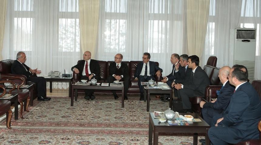 Halkbank Genel M&uuml;d&uuml;r&uuml; Osman Arslan&rsquo;dan Rekt&ouml;r &Ccedil;omaklı&rsquo;ya ziyaret