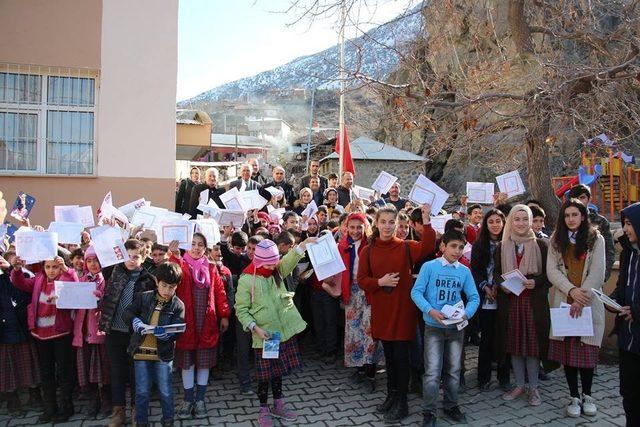 Ayvalı Köyü’nde karne heyecanı