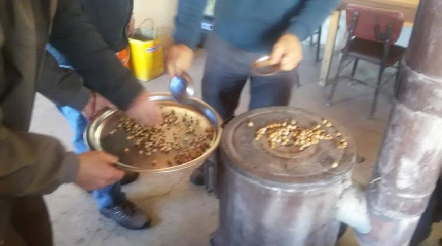 Bir asırdır devam eden gelenek: sobada nohut kavurma