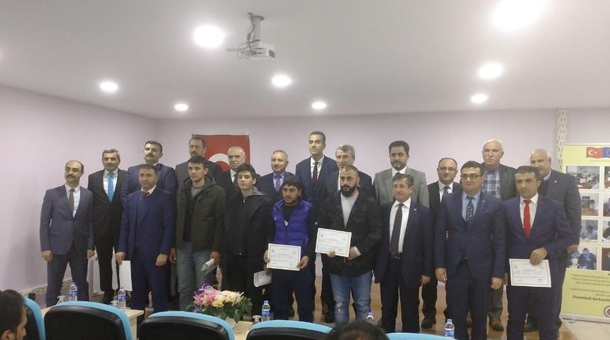 Denetimli serbestlik personeli ve y&uuml;k&uuml;ml&uuml;lere Arıcılık eğitimi