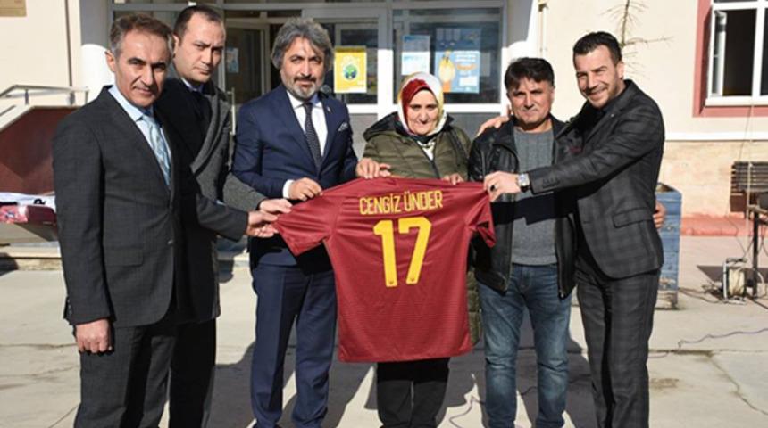 Cengiz Ünder'den Başkan Osman Kılıç’a forma