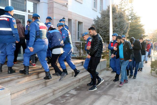 Afyonkarahisar'daki uyuşturucu operasyonu şüphelileri adliyede