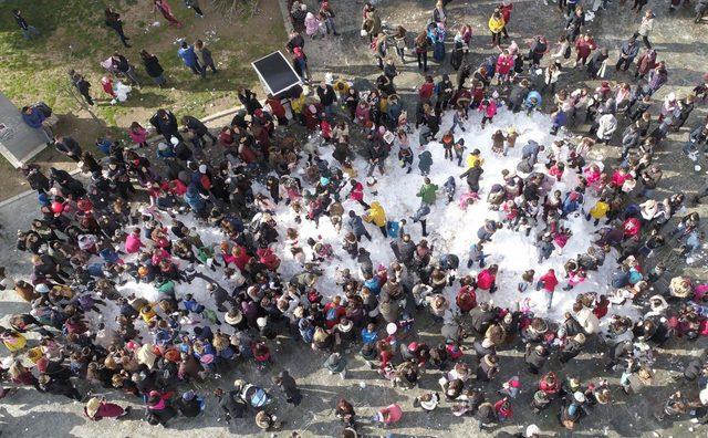 Çocuklara karne hediyesi Spil Dağı'ndan kar